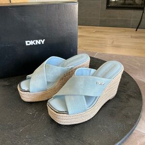 🔥🔥NWT DKNY Blue Platform Shoes with Crisscross Straps